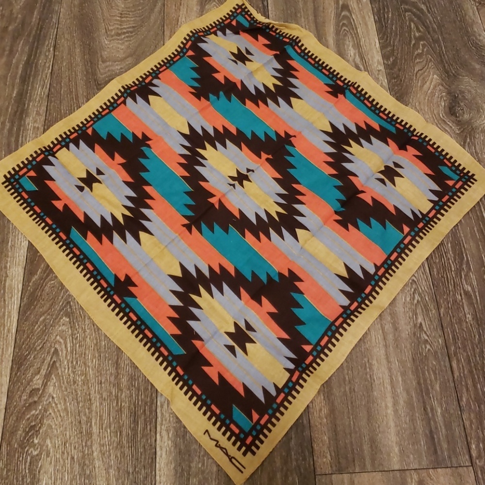 🛑MAC Limited Edition Scarf Square